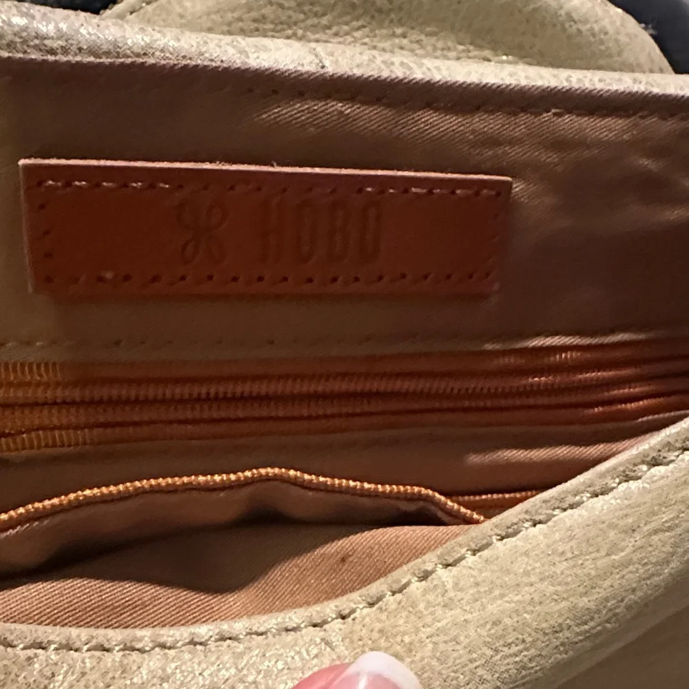 HOBO Cream Crossbody Bag - Picture 10 of 11